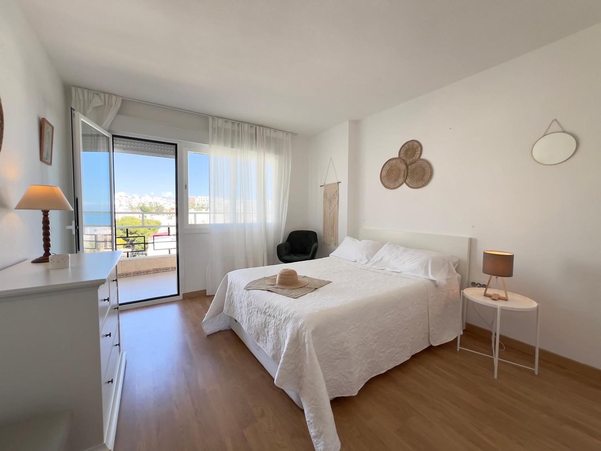 En Carihuela Con Vistas Y Plaza De Garaje, Nucleo Cristal Apartment Torremolinos Exterior photo