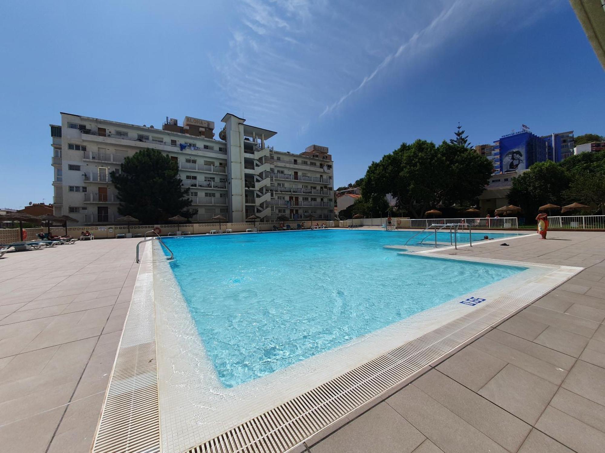 En Carihuela Con Vistas Y Plaza De Garaje, Nucleo Cristal Apartment Torremolinos Exterior photo