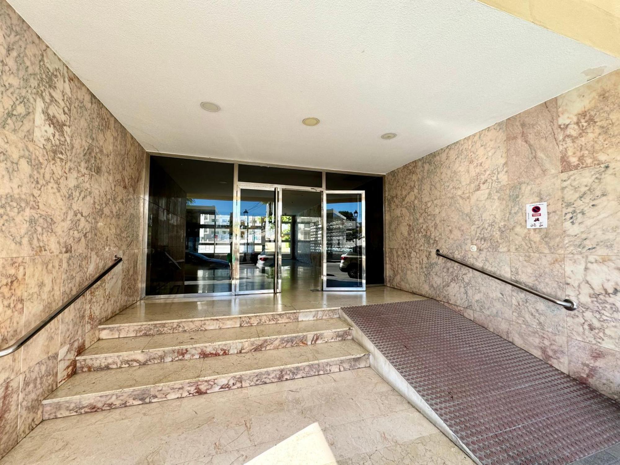 En Carihuela Con Vistas Y Plaza De Garaje, Nucleo Cristal Apartment Torremolinos Room photo